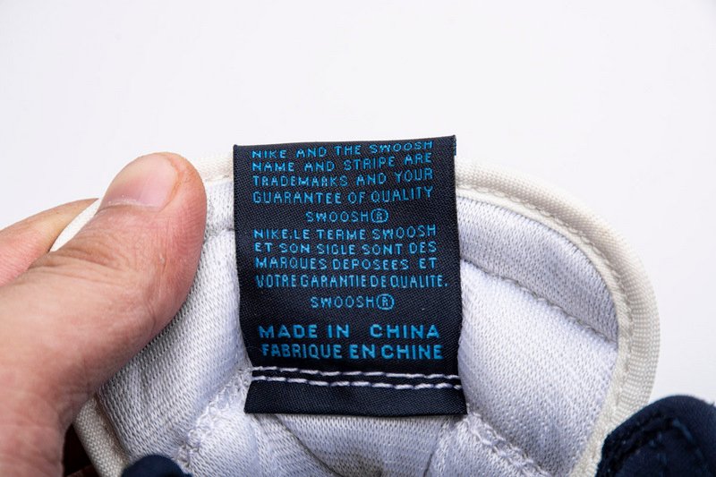 Air Jordan 1 Retro High Obsidian UNC 555088-140 - Image 10